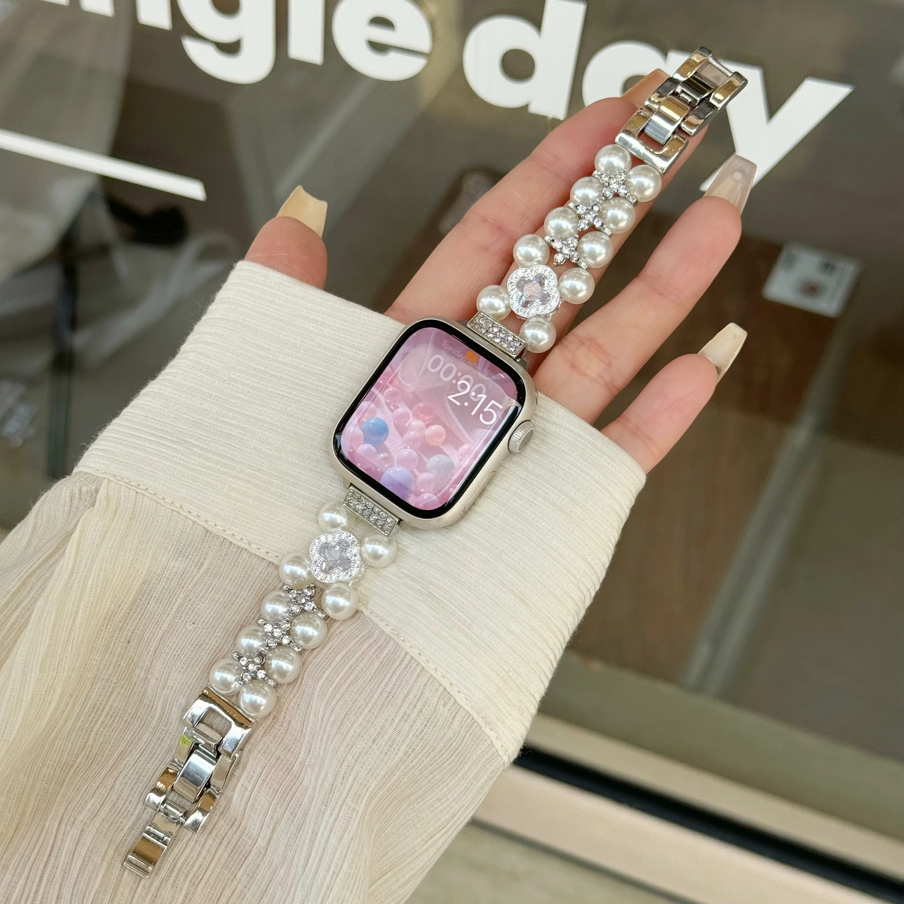 Compatible with iWatch strap 38mm 40mm 41mm 42mm 44mm 45mm 49mm four leaf clover pearl chainfashion strap
Compatible with iWatch strap 38mm 40mm 41mm 42mm 44mm 45mm 49mm four leaf clover pearl chainfashion strap
