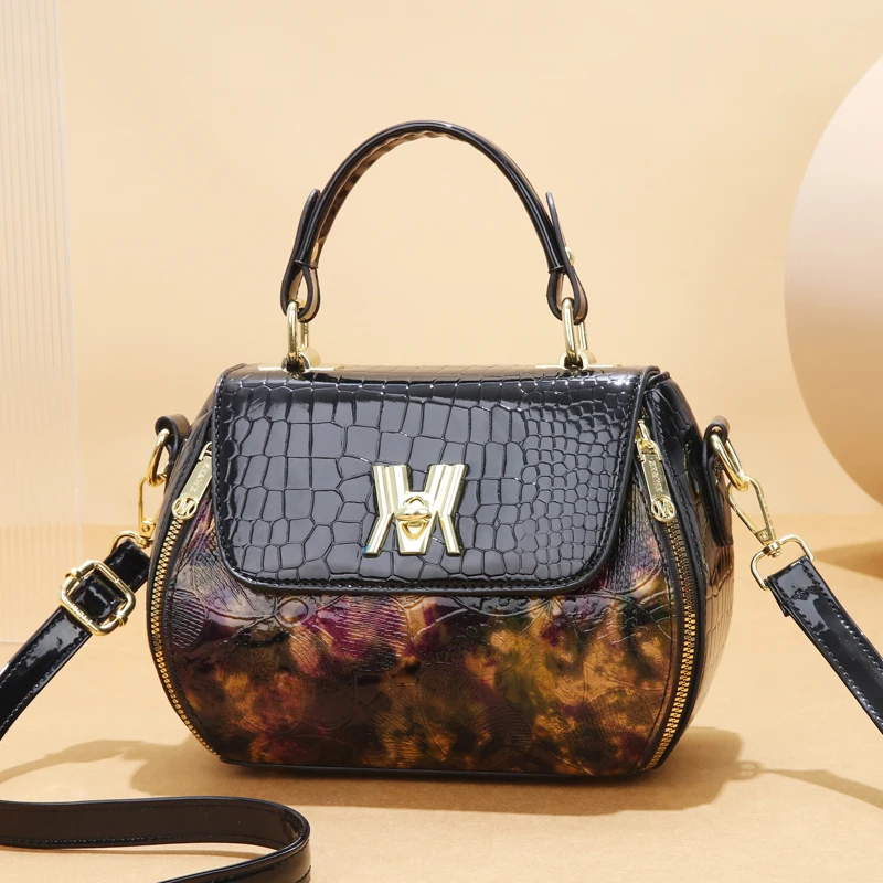 Fashion senior bright face printed women's handbag, texture temperament casual all-in-one single shoulder crossbody apple bag
Fashion senior bright face printed women's handbag, texture temperament casual all-in-one single shoulder crossbody apple bag