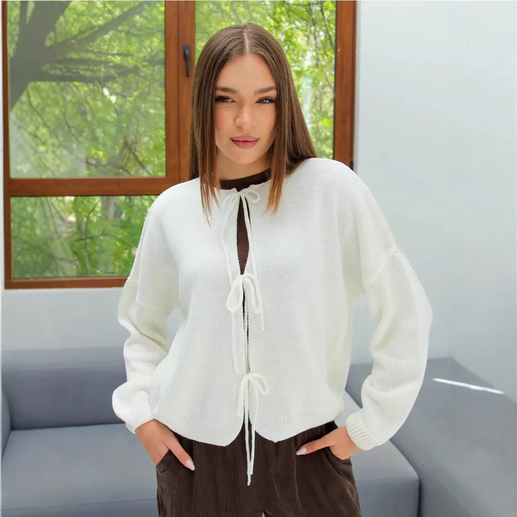Элегантный женский вязаный свитер-джемпер в винтажном стиле с бантом спереди, кардиган с круглым вырезом, длинными рукавами, свободный крой, осенняя коллекция
Элегантный женский вязаный свитер-джемпер в винтажном стиле с бантом спереди, кардиган с круглым вырезом, длинными рукавами, свободный крой, осенняя коллекция