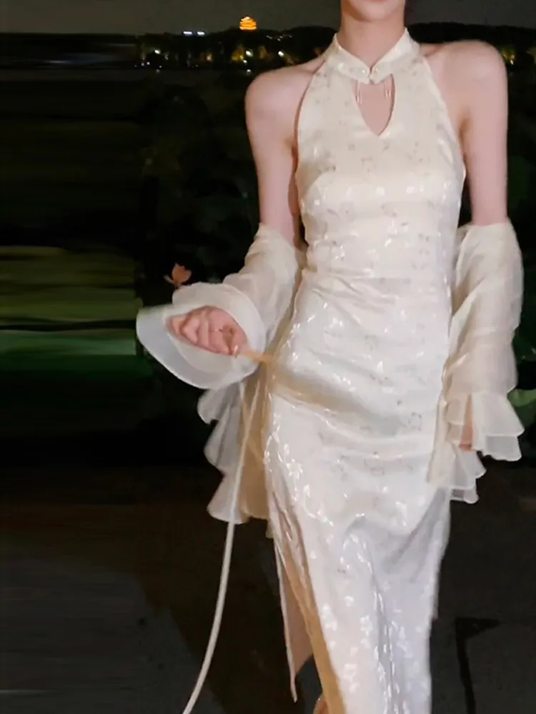 Белое ципао с цветочным принтом Neline для молодых женщин: модное, простое, с длинными рукавами, высоким разрезом, для повседневной носки
Белое ципао с цветочным принтом Neline для молодых женщин: модное, простое, с длинными рукавами, высоким разрезом, для повседневной носки