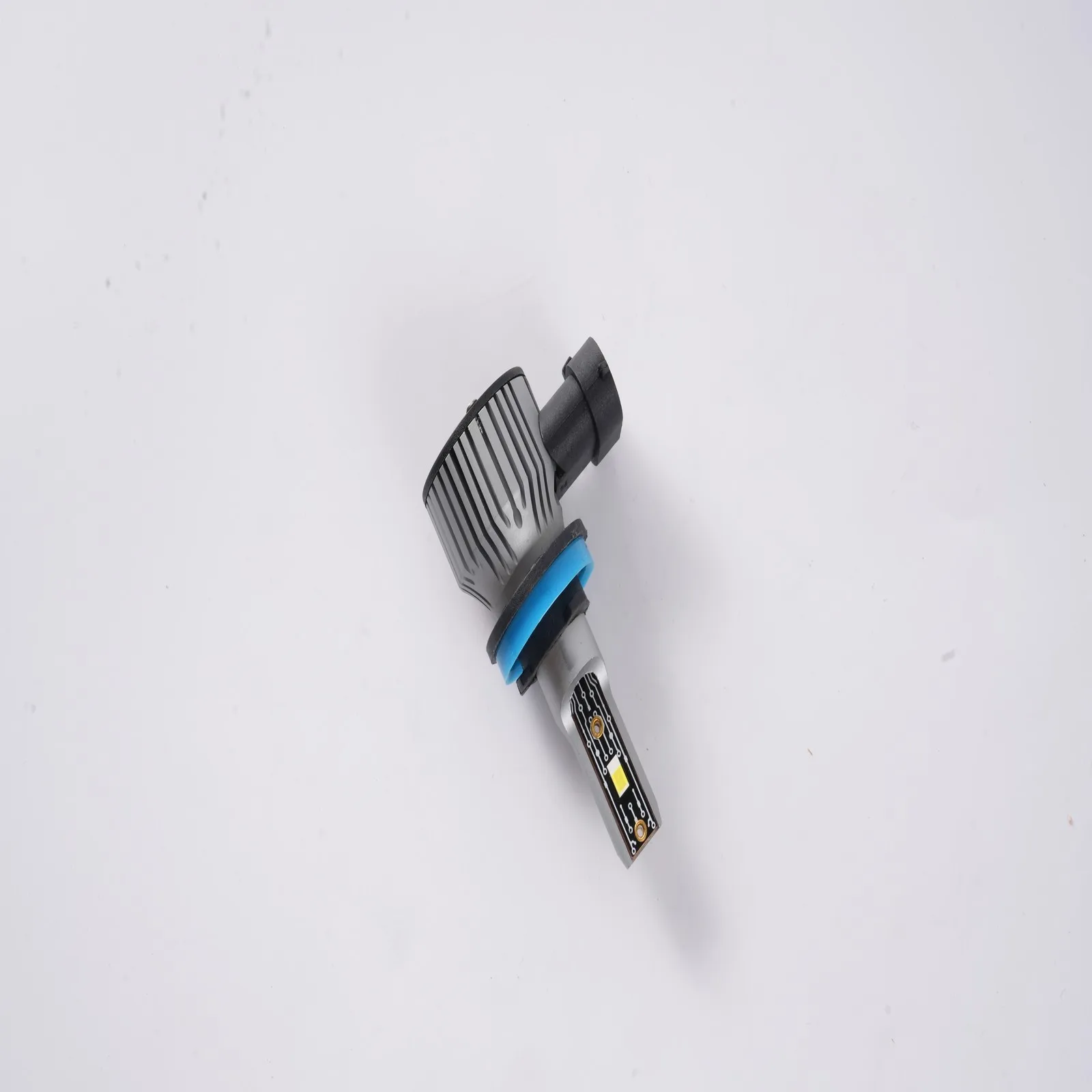 A6 12000LM светодиодные фары для H7 H4 H8 H1 9005 9006 автомобильные запасные части 
A6 12000LM светодиодные фары для H7 H4 H8 H1 9005 9006 автомобильные запасные части