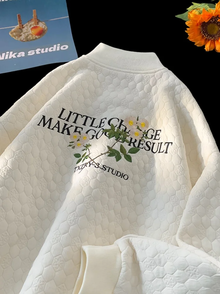 Мужская демисезонная бейсбольная куртка-бомбер с вышивкой, в американском ретро-стиле, модная, свободного кроя, с длинными рукавами
Мужская демисезонная бейсбольная куртка-бомбер с вышивкой, в американском ретро-стиле, модная, свободного кроя, с длинными рукавами