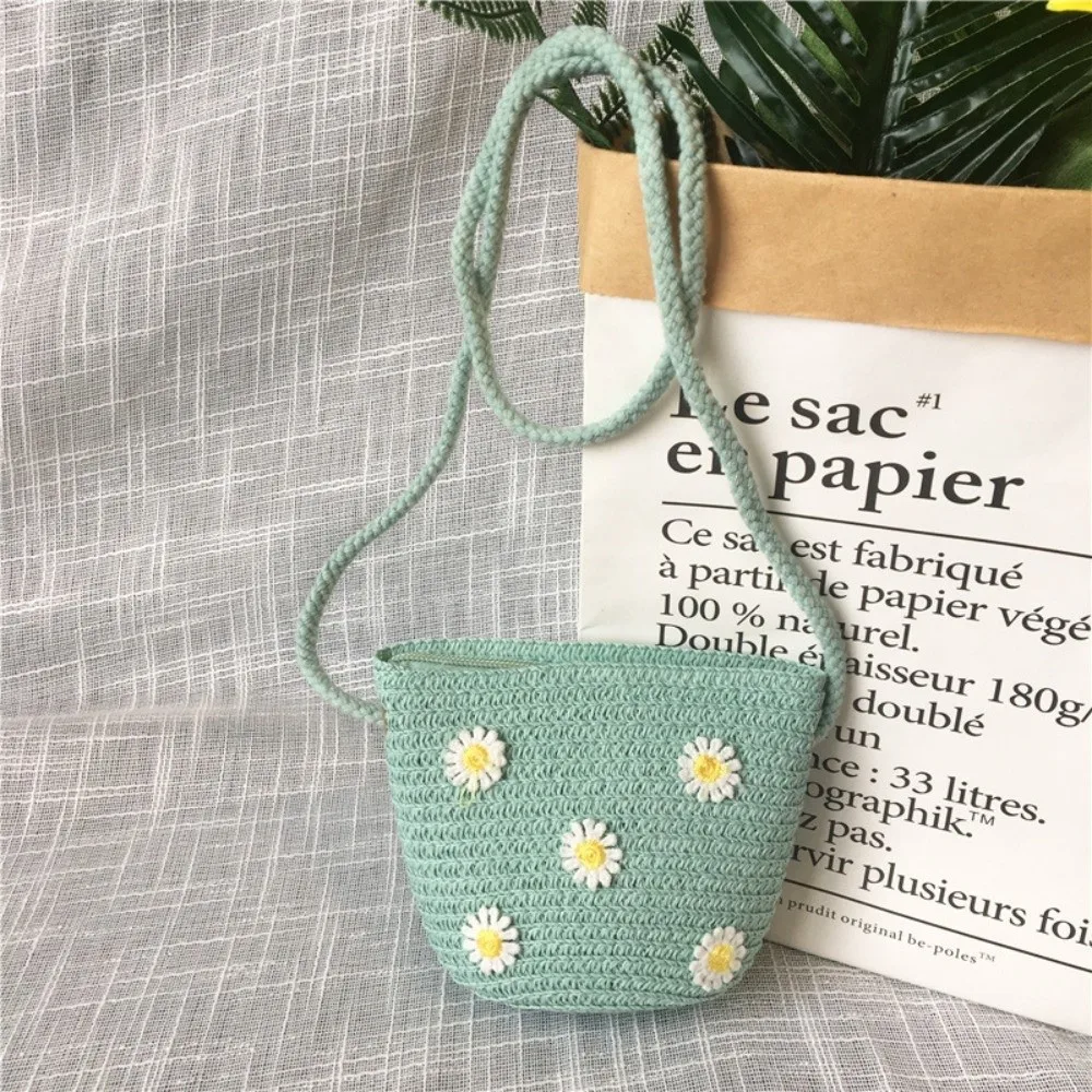 Eco-Friendly Flower Pattern Crossbody Bag Weave Design Natural Material Straw Beach Bag Solid Color Durable
Eco-Friendly Flower Pattern Crossbody Bag Weave Design Natural Material Straw Beach Bag Solid Color Durable