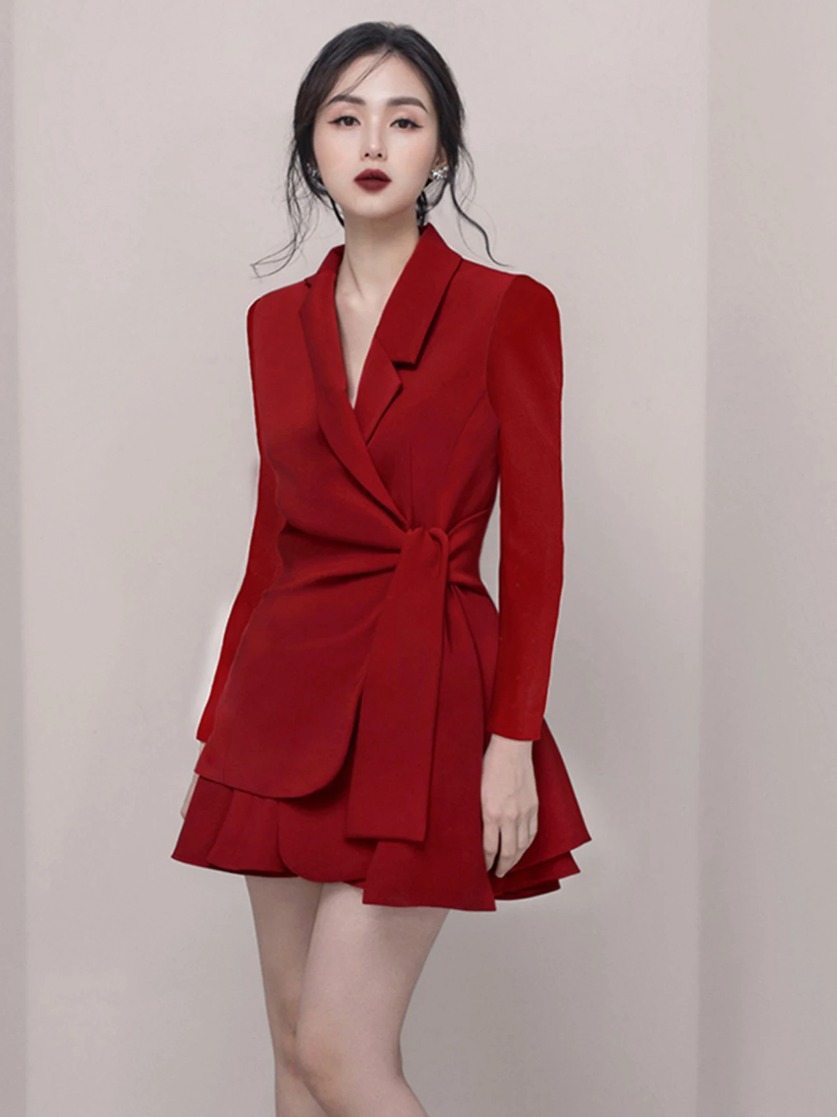 Красное офисное платье с завышенной талией, модное, А-силуэт, с длинными рукавами, на молнии, из полиэстера, для деловых женщин
Красное офисное платье с завышенной талией, модное, А-силуэт, с длинными рукавами, на молнии, из полиэстера, для деловых женщин