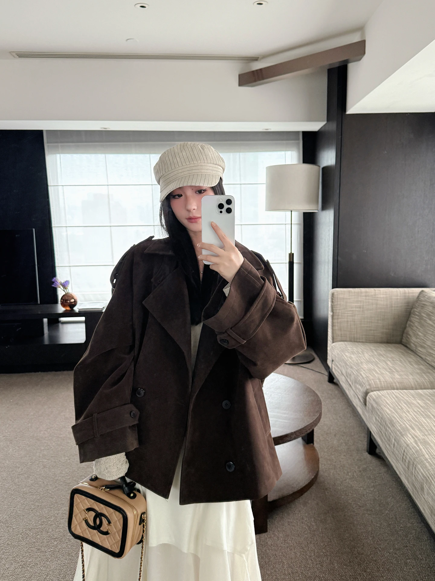 Женская свободная замшевая куртка SMBL RAIN кофейного цвета, ветрозащитная, теплая верхняя одежда, новинка 2025 года, модное ретро-пальто с длинными рукавами
Женская свободная замшевая куртка SMBL RAIN кофейного цвета, ветрозащитная, теплая верхняя одежда, новинка 2025 года, модное ретро-пальто с длинными рукавами