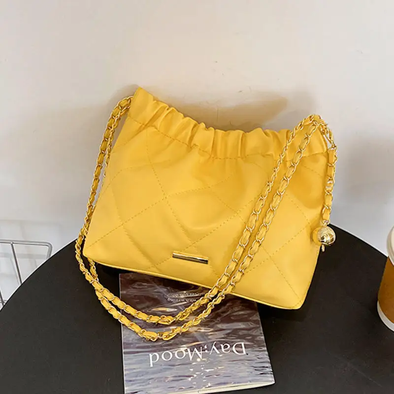 Large Capacity Women's Shoulder Bags Fashionable Small Fragrance Style Diamond Grid Crossbody Bag All-match Casual Handbag
Large Capacity Women's Shoulder Bags Fashionable Small Fragrance Style Diamond Grid Crossbody Bag All-match Casual Handbag