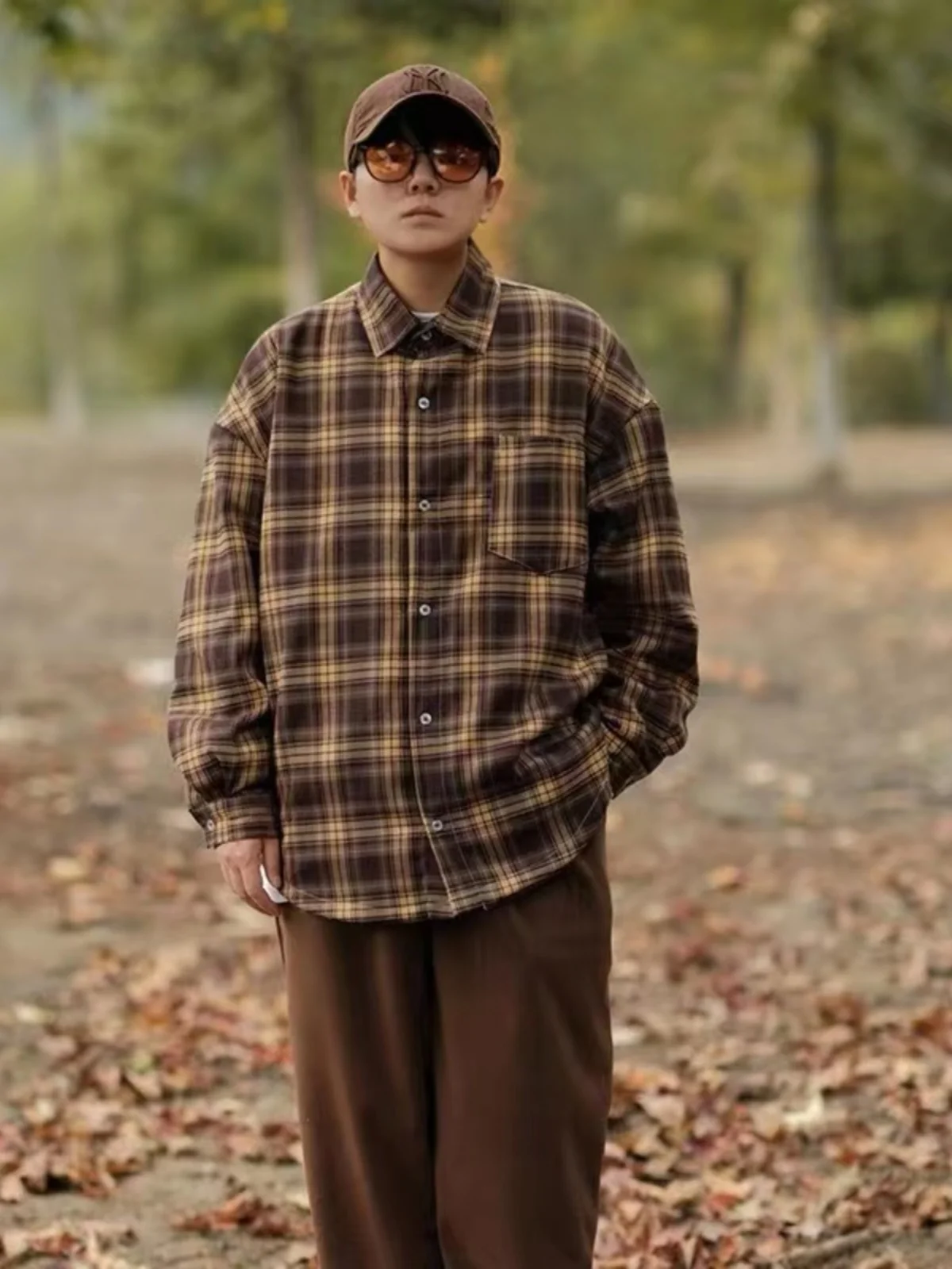 Retro Japanese Style Plaid Shirt Men's Loose Casual Teenagers Fleece Lined Thickened Long Sleeve Shirt Jacket for Autumn Winter
Retro Japanese Style Plaid Shirt Men's Loose Casual Teenagers Fleece Lined Thickened Long Sleeve Shirt Jacket for Autumn Winter