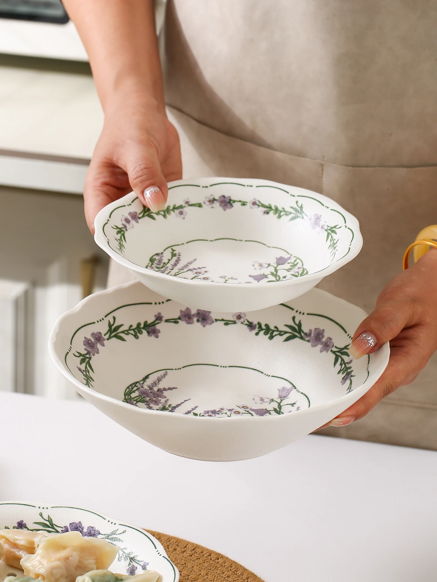 New Arrival Deep Dish Diningware Plate Purple Flower Coarse Glaze Salad Plate Home Use High-End Feels Soup Bowl Ceramic Plate
New Arrival Deep Dish Diningware Plate Purple Flower Coarse Glaze Salad Plate Home Use High-End Feels Soup Bowl Ceramic Plate