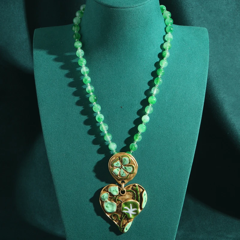Vintage Heart Pendant Necklace Charm Green Beads Leaf Gold Color For Woman Antique Luxury Designer Jewelry Accessories Summer
Vintage Heart Pendant Necklace Charm Green Beads Leaf Gold Color For Woman Antique Luxury Designer Jewelry Accessories Summer