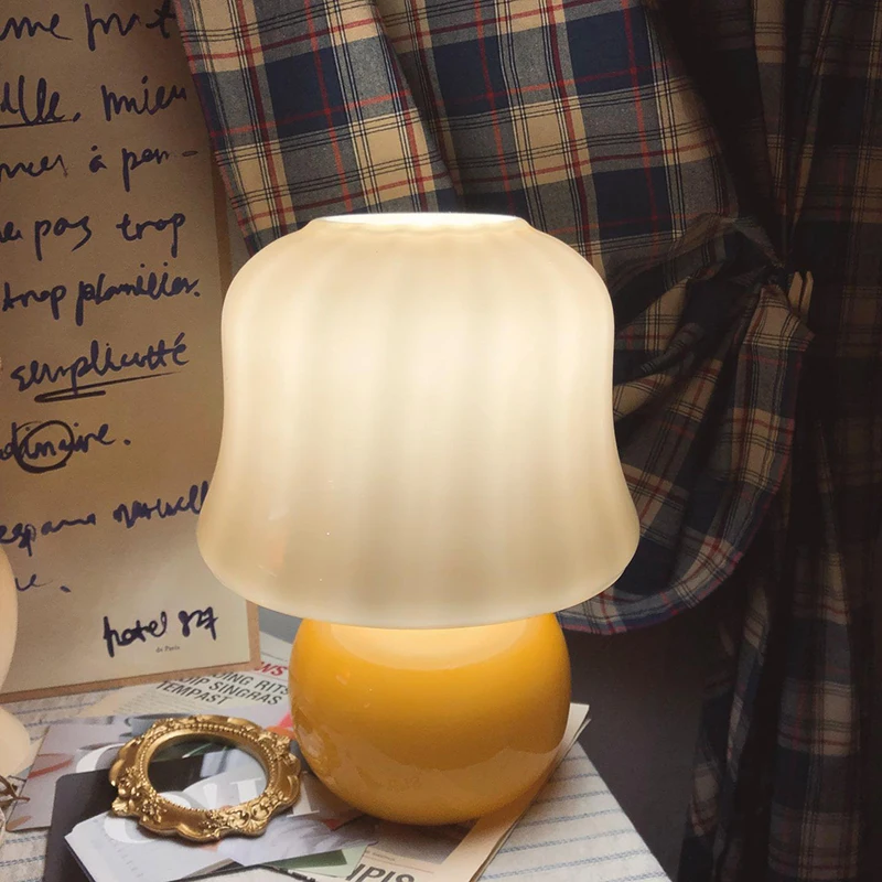 New Mushroom Table lamp LED Home Living Room Decor Bedside Light Post Modern Minimalist Lamp Design Exquisite Desk Lighting Lamp
New Mushroom Table lamp LED Home Living Room Decor Bedside Light Post Modern Minimalist Lamp Design Exquisite Desk Lighting Lamp