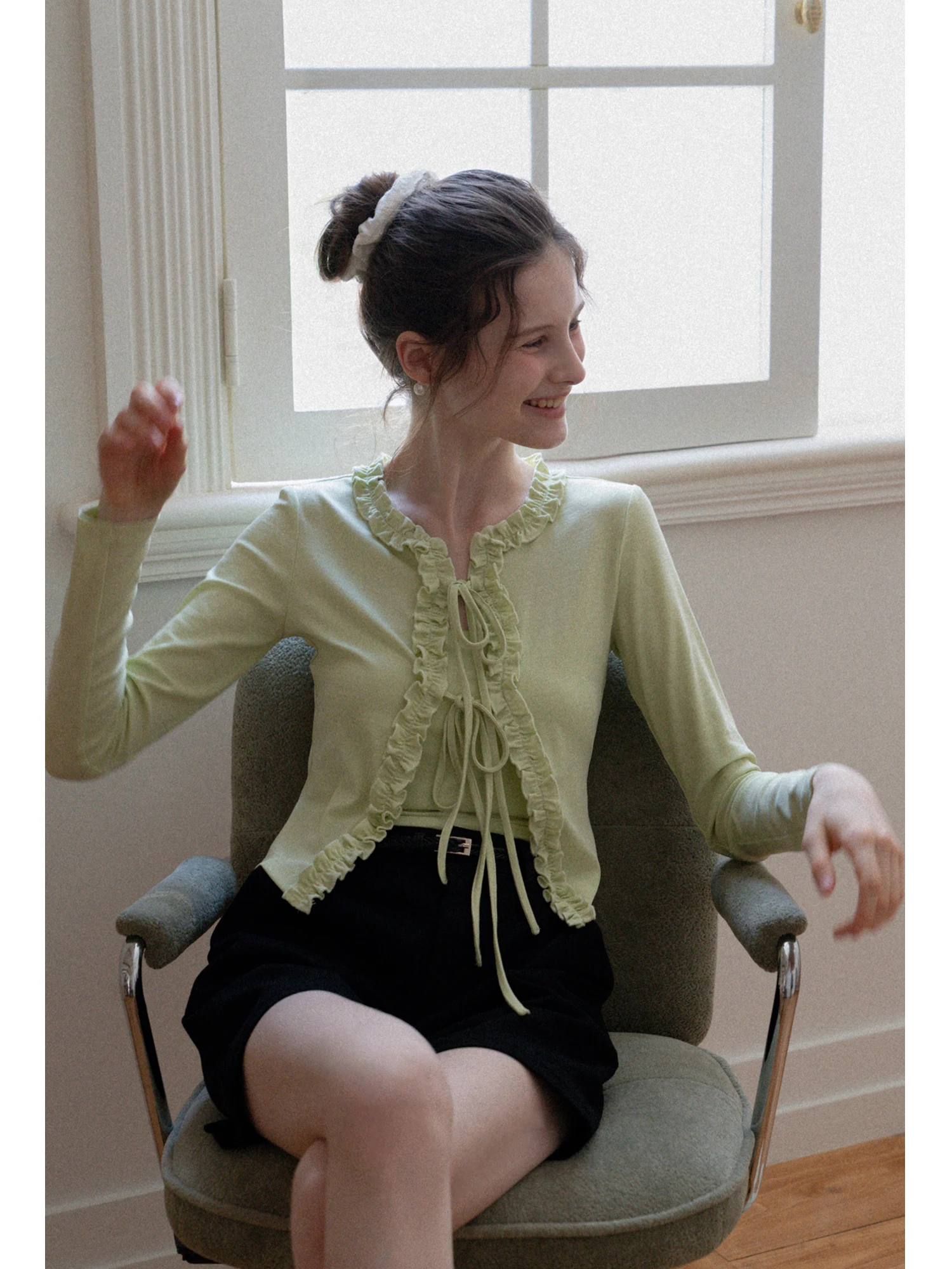 Однотонный топ-жилет с бантом и длинным рукавом, осенний дизайн, приталенный, для женщин, повседневный, с завышенной талией
Однотонный топ-жилет с бантом и длинным рукавом, осенний дизайн, приталенный, для женщин, повседневный, с завышенной талией