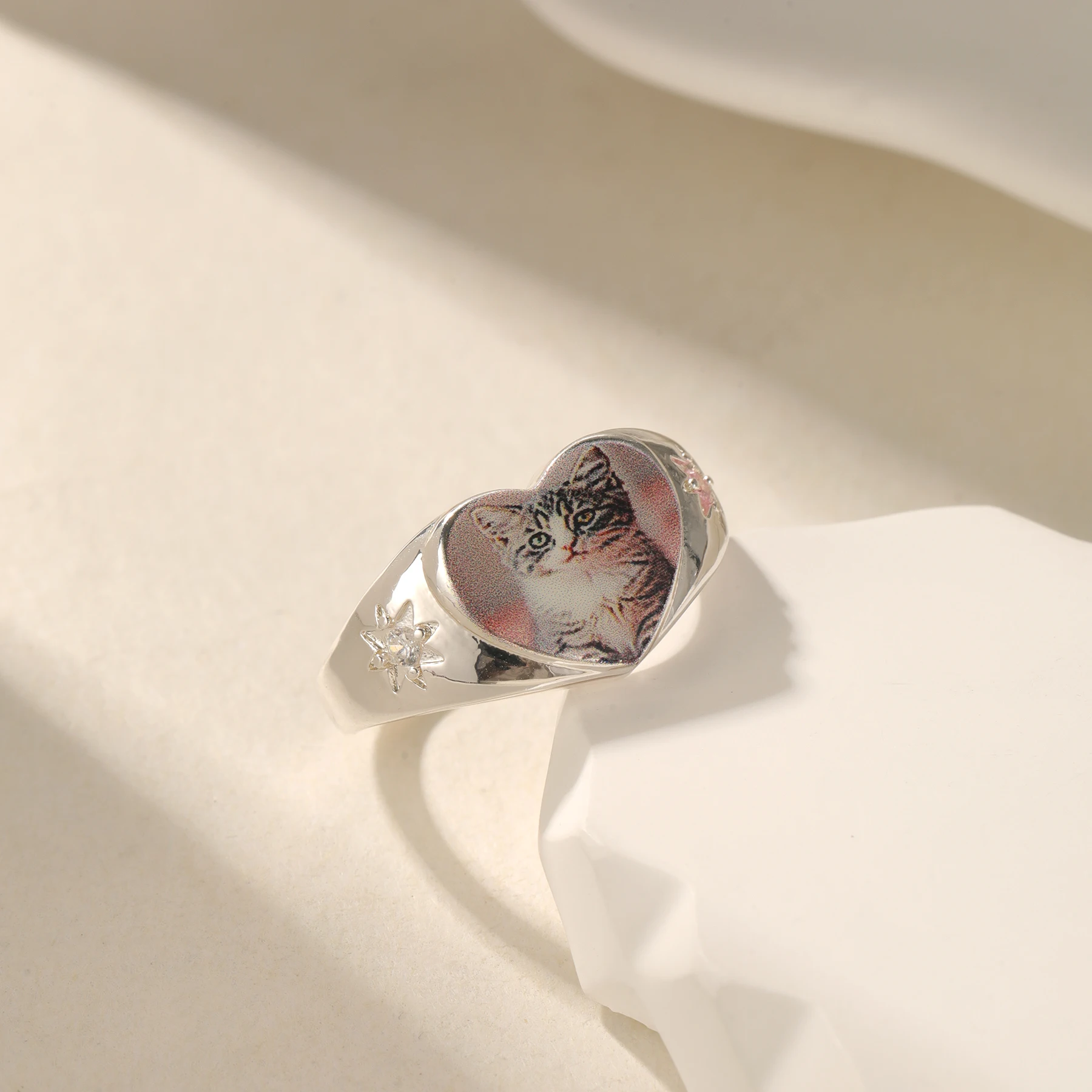3D Color Printed Pet Portrait Ring Star Studded Diamond 18K Gold Plated Stainless Steel Custom Cat Dog Memorial Jewelry Gift
3D Color Printed Pet Portrait Ring Star Studded Diamond 18K Gold Plated Stainless Steel Custom Cat Dog Memorial Jewelry Gift