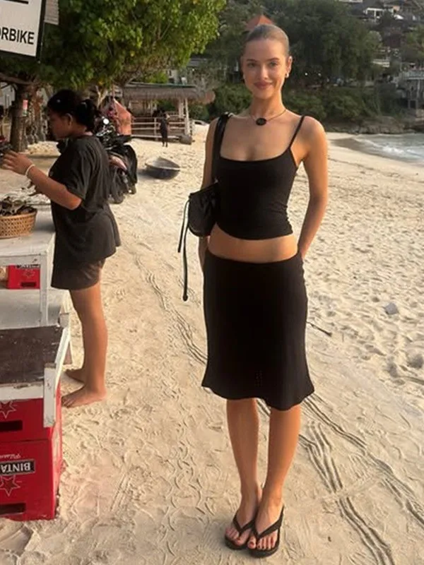 Сексуальный облегающий комплект: топ-майка и юбка, женские повседневные брюки прямого кроя с низкой посадкой из ПВХ, однотонные, весна-лето
Сексуальный облегающий комплект: топ-майка и юбка, женские повседневные брюки прямого кроя с низкой посадкой из ПВХ, однотонные, весна-лето