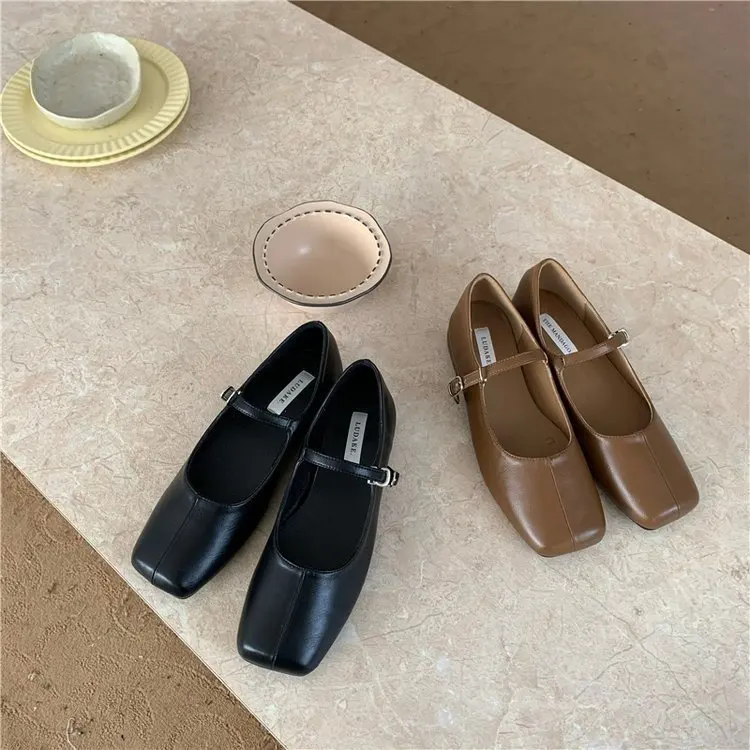 New Style Fashion Women Flats Retro Style Square Toe Mary Jane Shoes Ladies Casual Ballet Shoes Soft Leather Eelgant Dress Shoes
New Style Fashion Women Flats Retro Style Square Toe Mary Jane Shoes Ladies Casual Ballet Shoes Soft Leather Eelgant Dress Shoes