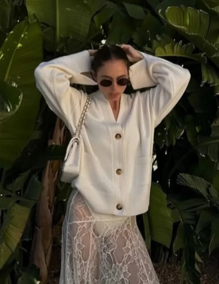 Короткий вязаный свитер с v-образным вырезом, женский модный осенний кардиган на пуговицах с длинными рукавами, повседневные женские уличные новые повседневные свитера для поездок на работу
Короткий вязаный свитер с v-образным вырезом, женский модный осенний кардиган на пуговицах с длинными рукавами, повседневные женские уличные новые повседневные свитера для поездок на работу