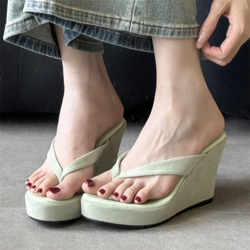 Aneikeh Summer Green Suede Wedge Flip Flops Platform Heel Slippers Casual Beach Party Wedge Sandals Non-slip High Heel Slides
Aneikeh Summer Green Suede Wedge Flip Flops Platform Heel Slippers Casual Beach Party Wedge Sandals Non-slip High Heel Slides