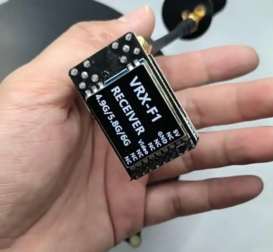 VRX 4.9Ghz 5.8Ghz 6Ghz FPV 70CH Dual Antenna Receiver FPV Transmitter Module For SKYZONE For DJI V1/V2 Drone Goggles
VRX 4.9Ghz 5.8Ghz 6Ghz FPV 70CH Dual Antenna Receiver FPV Transmitter Module For SKYZONE For DJI V1/V2 Drone Goggles