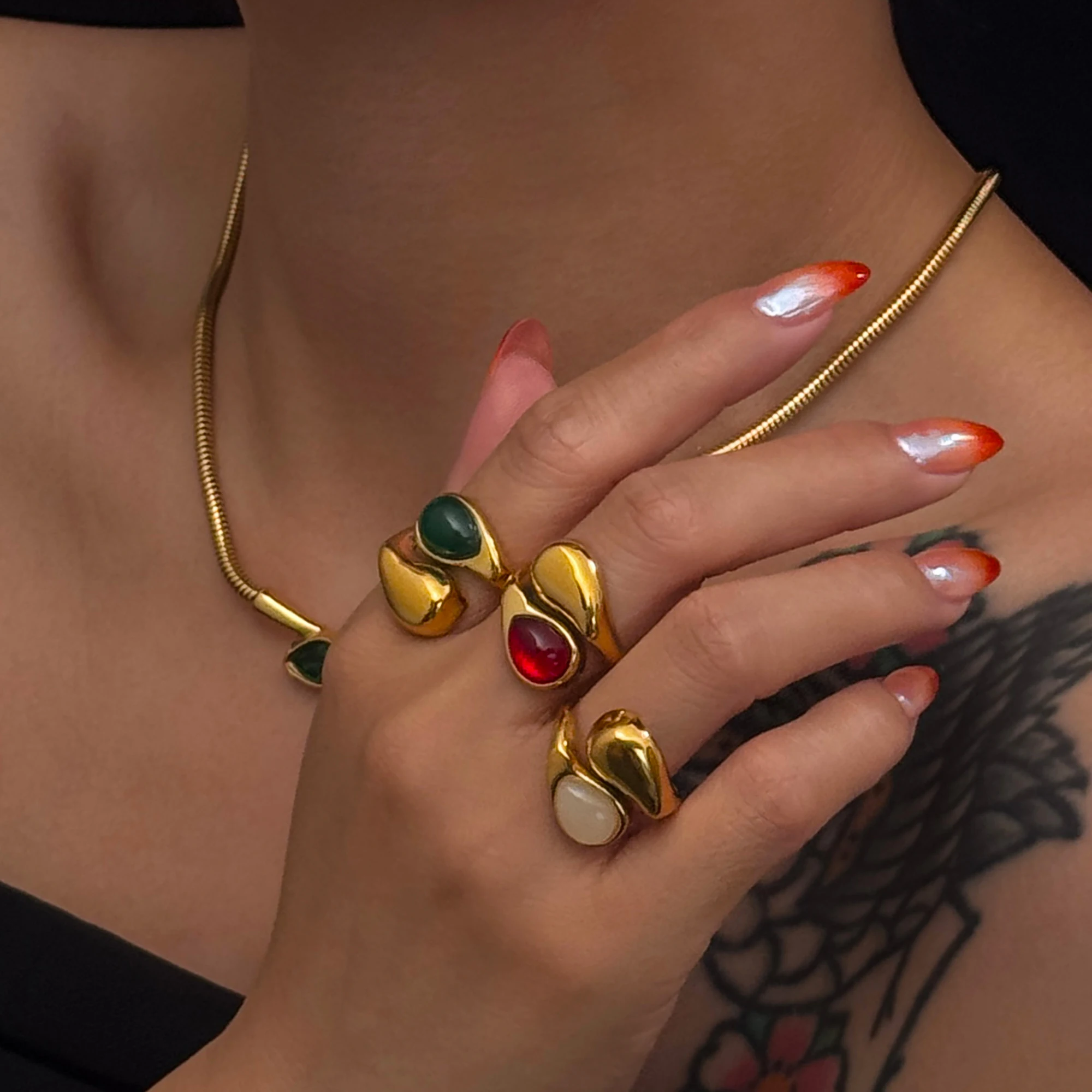 DASEIN New Beauty Wave Red Green Natural Stone Water Drop Ring 18k PVD Gold Plated Stainless Steel Vacation High Quality Jewelry
DASEIN New Beauty Wave Red Green Natural Stone Water Drop Ring 18k PVD Gold Plated Stainless Steel Vacation High Quality Jewelry