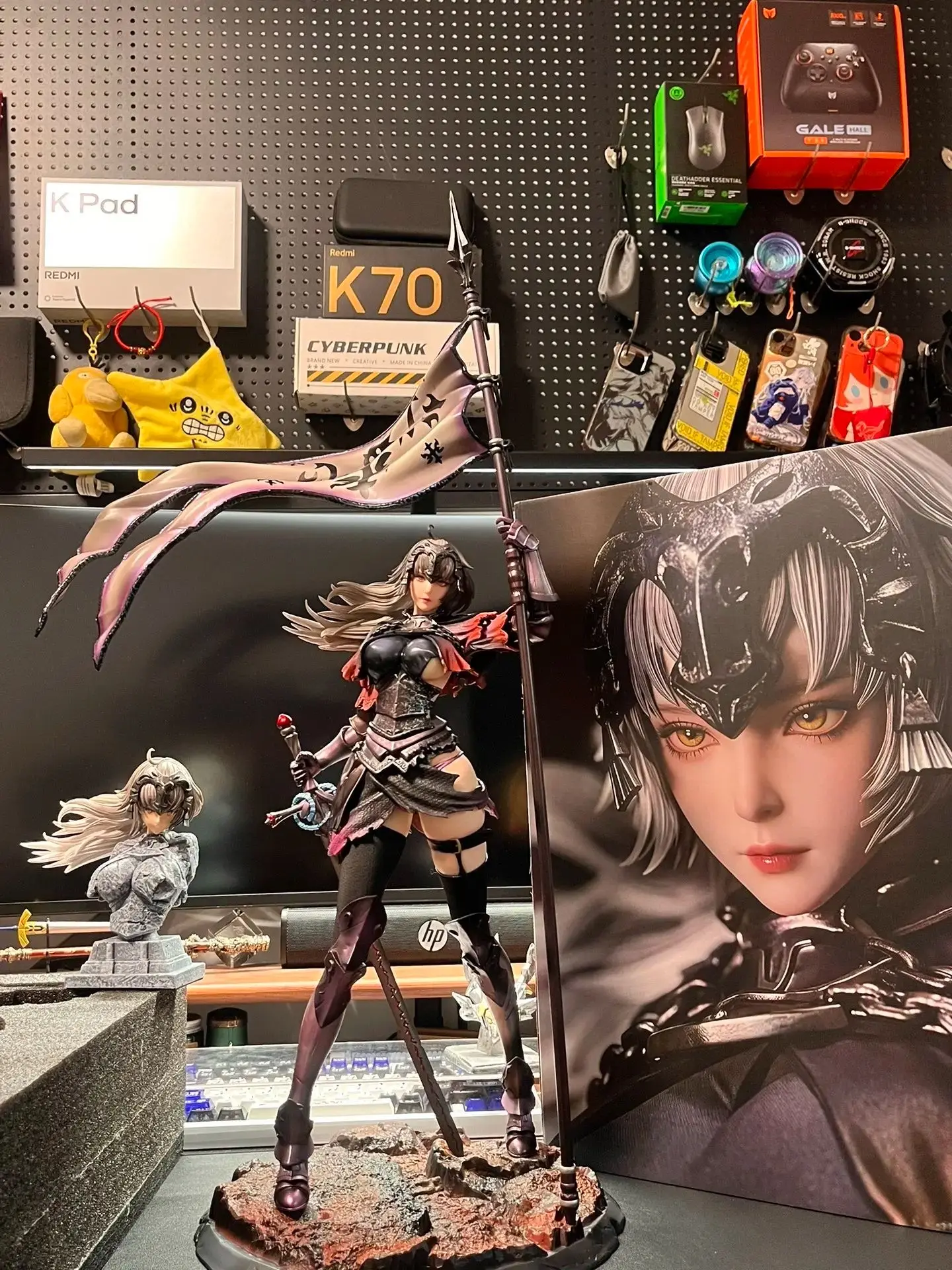 Fate Order Jeanne d’Arc Alter “Raven Saint” GK Statue, 65cm Oversized Avenger Figure, Anime Collectible Model & Desktop Gift
Fate Order Jeanne d’Arc Alter “Raven Saint” GK Statue, 65cm Oversized Avenger Figure, Anime Collectible Model & Desktop Gift