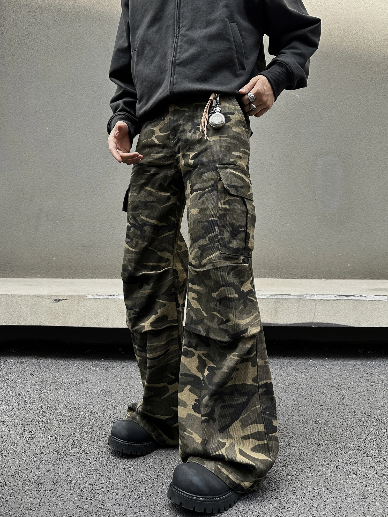 American Retro Cleanfit Camouflage Work Pants Loose Straight Casual Trousers for Men And Women with Micro Flares
American Retro Cleanfit Camouflage Work Pants Loose Straight Casual Trousers for Men And Women with Micro Flares