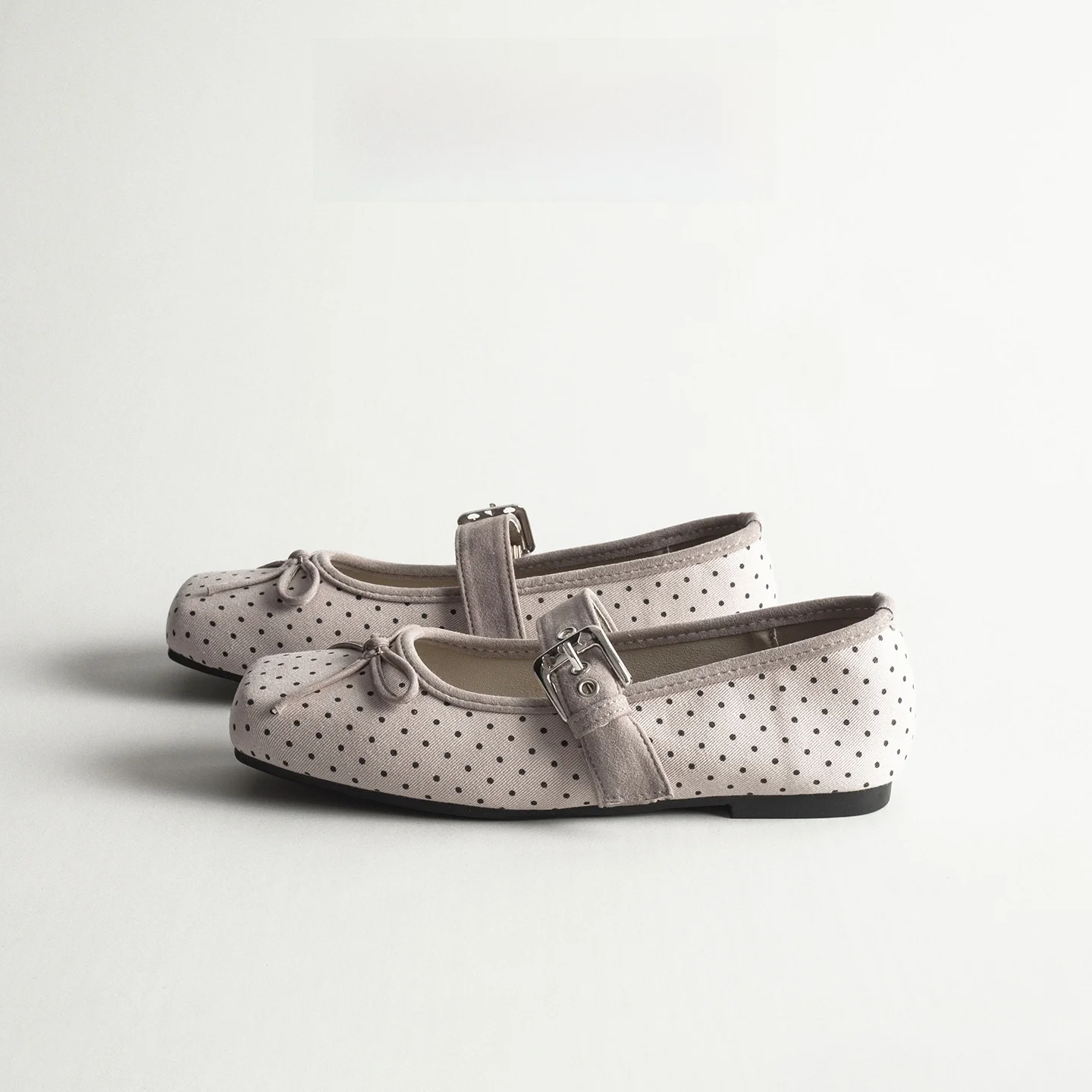 Retro Polka Dot Mary Jane Ballet Flat Shoes Women's Versatile Square Head Knot with Skirt Lightweight Rubber Sole
Retro Polka Dot Mary Jane Ballet Flat Shoes Women's Versatile Square Head Knot with Skirt Lightweight Rubber Sole