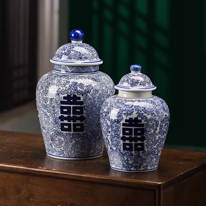 Jingdezhen ceramic hand-painted antique-style blue and white porcelain vase for floral arrangement, living room Chinese decor, h
Jingdezhen ceramic hand-painted antique-style blue and white porcelain vase for floral arrangement, living room Chinese decor, h