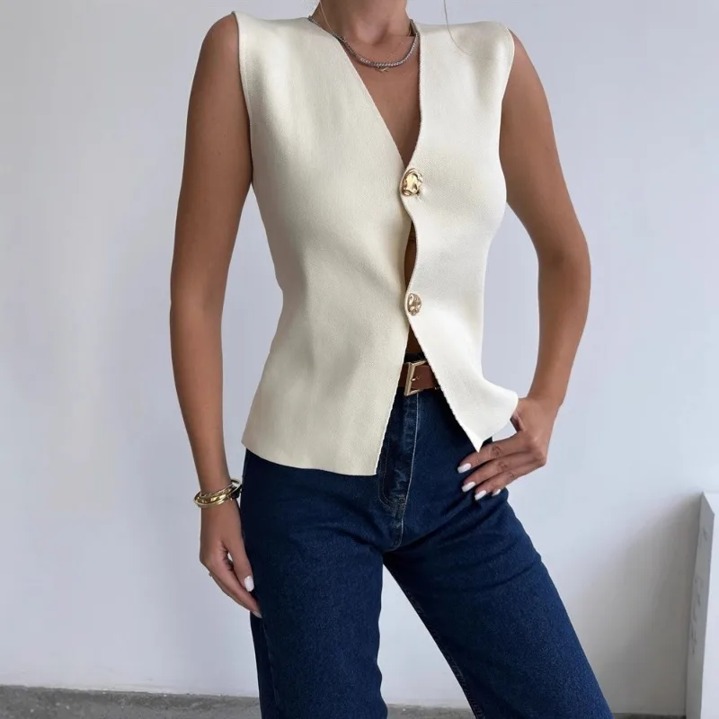 2025 summer new V-neck cardigan vest women's solid color temperament versatile top women's clothing
2025 summer new V-neck cardigan vest women's solid color temperament versatile top women's clothing