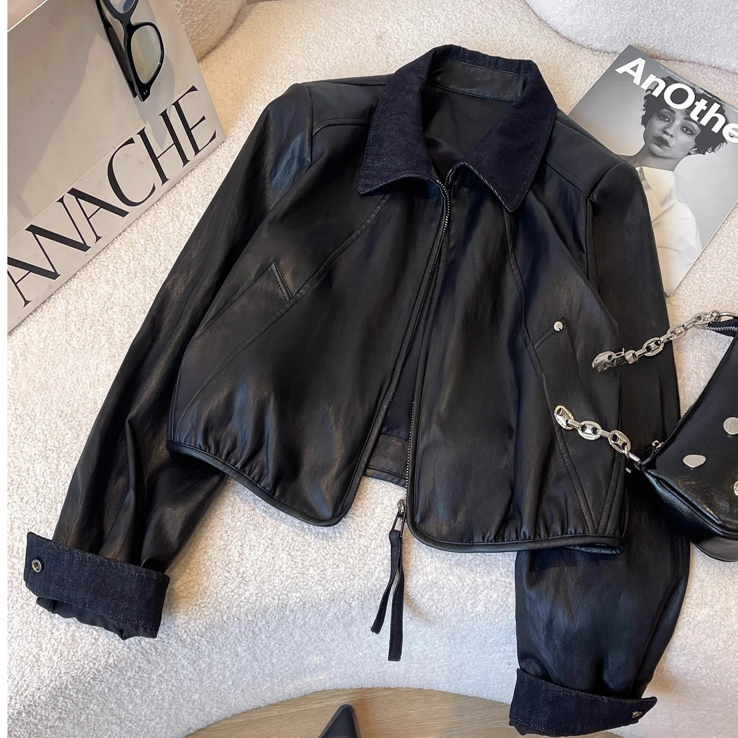 Black For Women, Short Style, Autumn New Fashion, Stylish And Versatile Casual Leather Jacket Top, Trendy
Black For Women, Short Style, Autumn New Fashion, Stylish And Versatile Casual Leather Jacket Top, Trendy