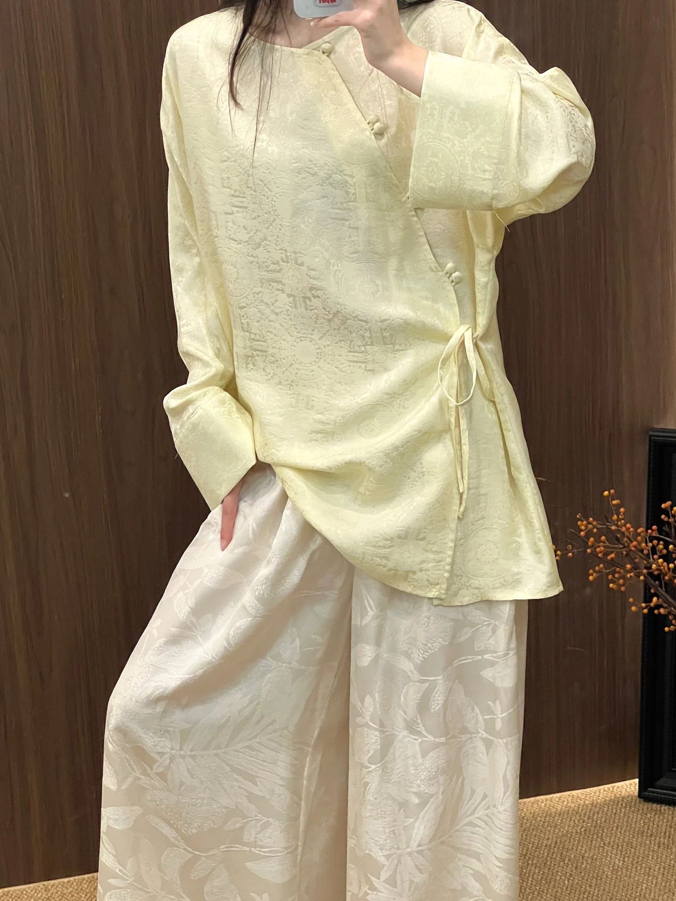 Spring New Style round Neck Cashmere Sweater Zhen Jun Eight Passes Silk plus Paper Gold Silk Commute Straight Tube Type
Spring New Style round Neck Cashmere Sweater Zhen Jun Eight Passes Silk plus Paper Gold Silk Commute Straight Tube Type