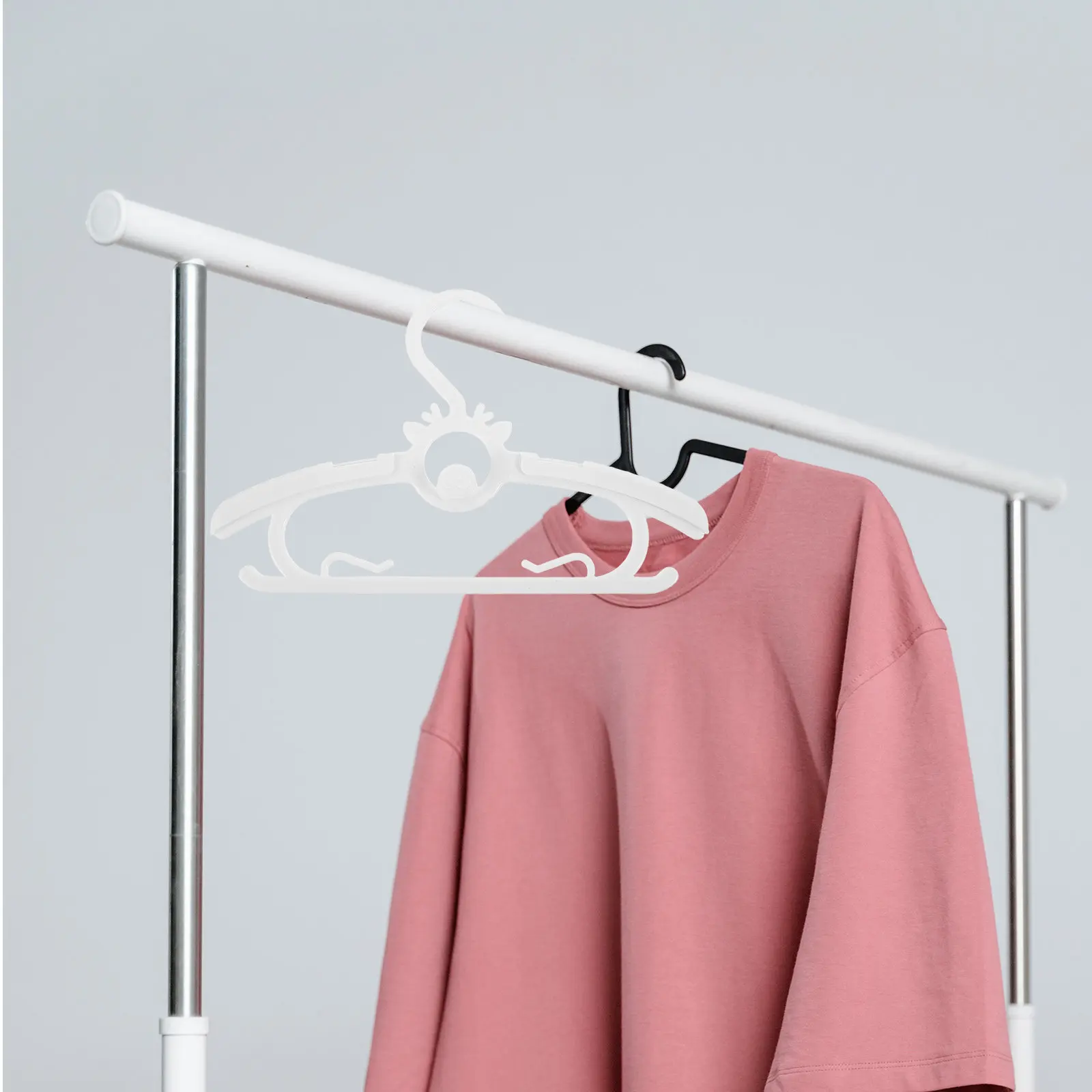 Набор из 30 регулируемых детских вешалок для одежды новорожденных и малышей, нескользящие пластиковые вешалки для детской одежды, экономия места в детской комнате
Набор из 30 регулируемых детских вешалок для одежды новорожденных и малышей, нескользящие пластиковые вешалки для детской одежды, экономия места в детской комнате