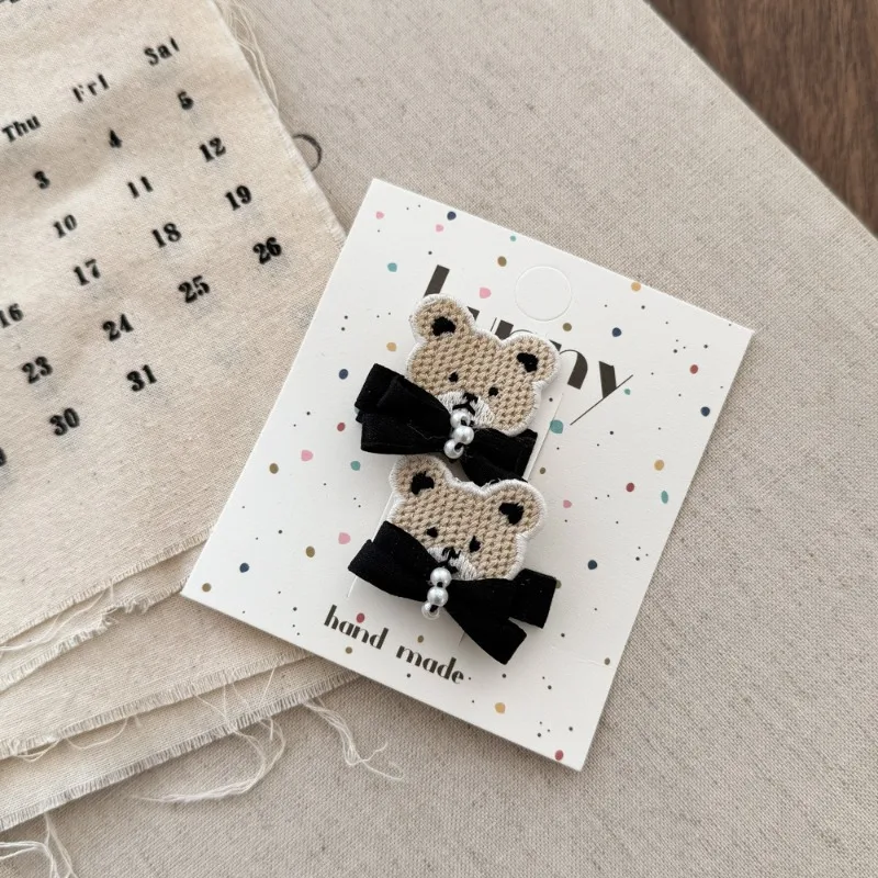 Черно-белые кружевные резинки для волос с бантом, заколки для волос с мультяшным медведем, милые и стильные универсальные заколки для челки для девочек, аксессуары
Черно-белые кружевные резинки для волос с бантом, заколки для волос с мультяшным медведем, милые и стильные универсальные заколки для челки для девочек, аксессуары