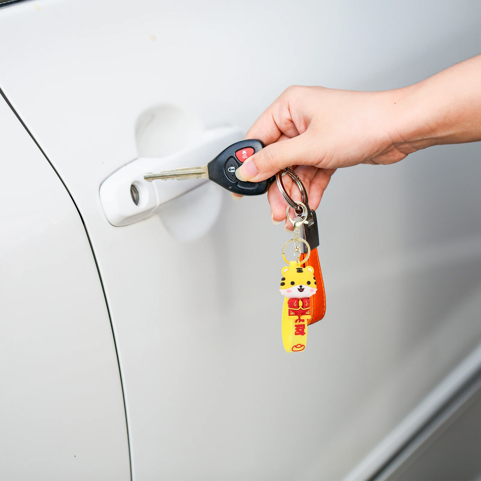 Adorable Tiger Shaped Keychain Pendant Bright Color Bag Decor Creative Cartoon Key Ring for Family Friends Holiday Present
Adorable Tiger Shaped Keychain Pendant Bright Color Bag Decor Creative Cartoon Key Ring for Family Friends Holiday Present