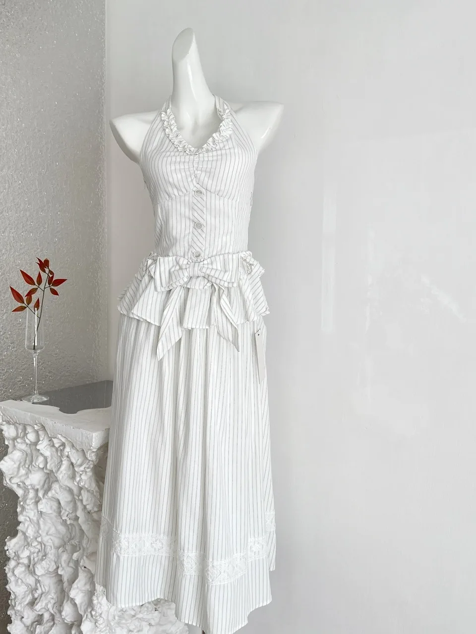 Summer Women's Lace Skirt Set with Knot Neck Hanging Hemline Flounce Sensation Top And Half Skirt Two Piece Set
Summer Women's Lace Skirt Set with Knot Neck Hanging Hemline Flounce Sensation Top And Half Skirt Two Piece Set