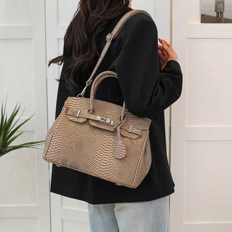 Симпатичная сумка в стиле Майяра с креативным принтом, модная студенческая сумка через плечо в кампусном стиле, портативная регулируемая сумка
Симпатичная сумка в стиле Майяра с креативным принтом, модная студенческая сумка через плечо в кампусном стиле, портативная регулируемая сумка