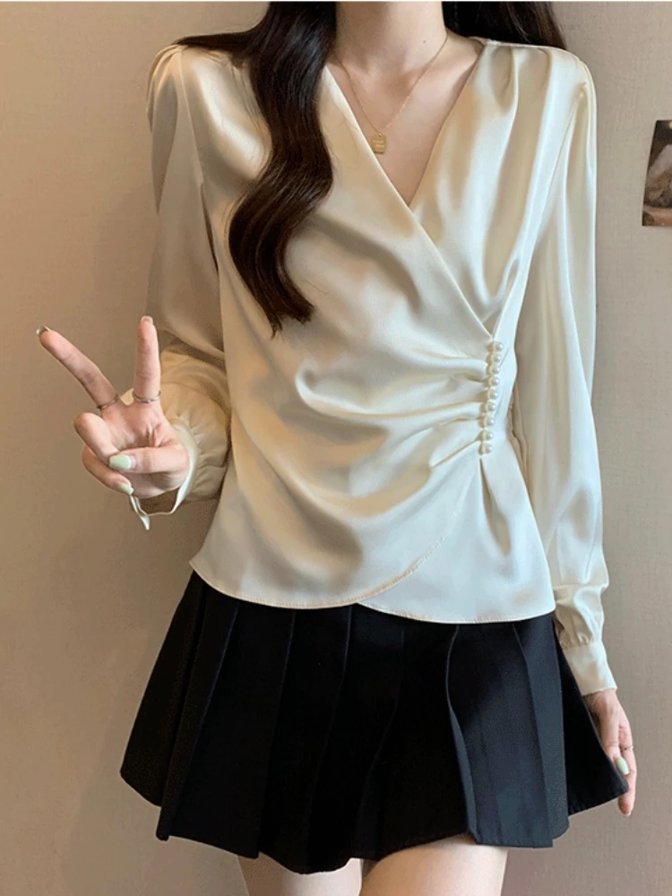 Silk Long Sleeve V-Neck Women's Shirt Design Sense Base Layer Autumn New plus Size Slimming Unique Personality Korean Style
Silk Long Sleeve V-Neck Women's Shirt Design Sense Base Layer Autumn New plus Size Slimming Unique Personality Korean Style