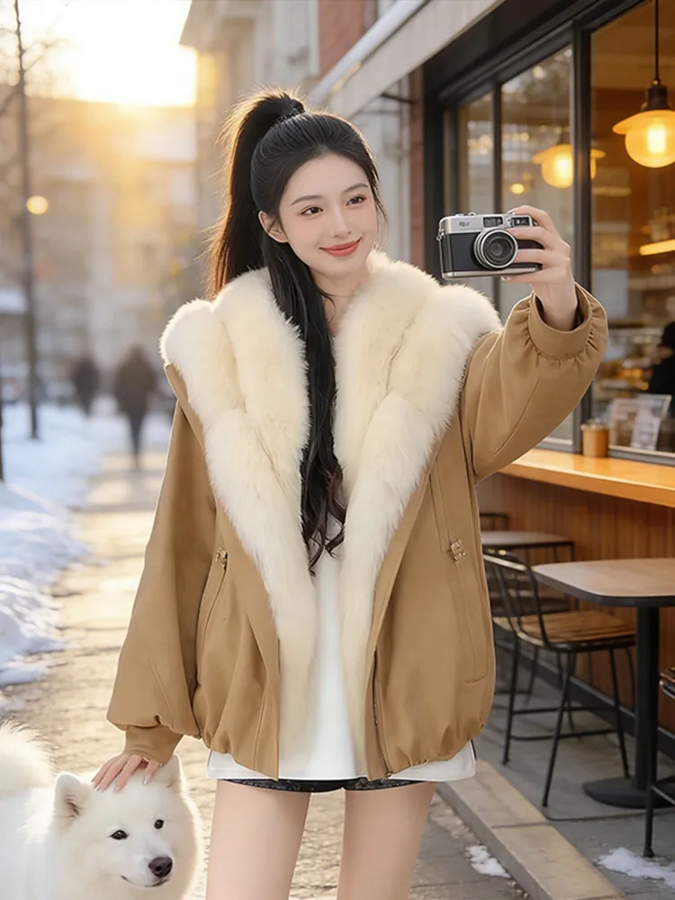 Ladies Large Size Fce Lined Loose Fit Thiened Warm Casual Cotton Jaet with Big Fur Collar Winter New Arrival
Ladies Large Size Fce Lined Loose Fit Thiened Warm Casual Cotton Jaet with Big Fur Collar Winter New Arrival