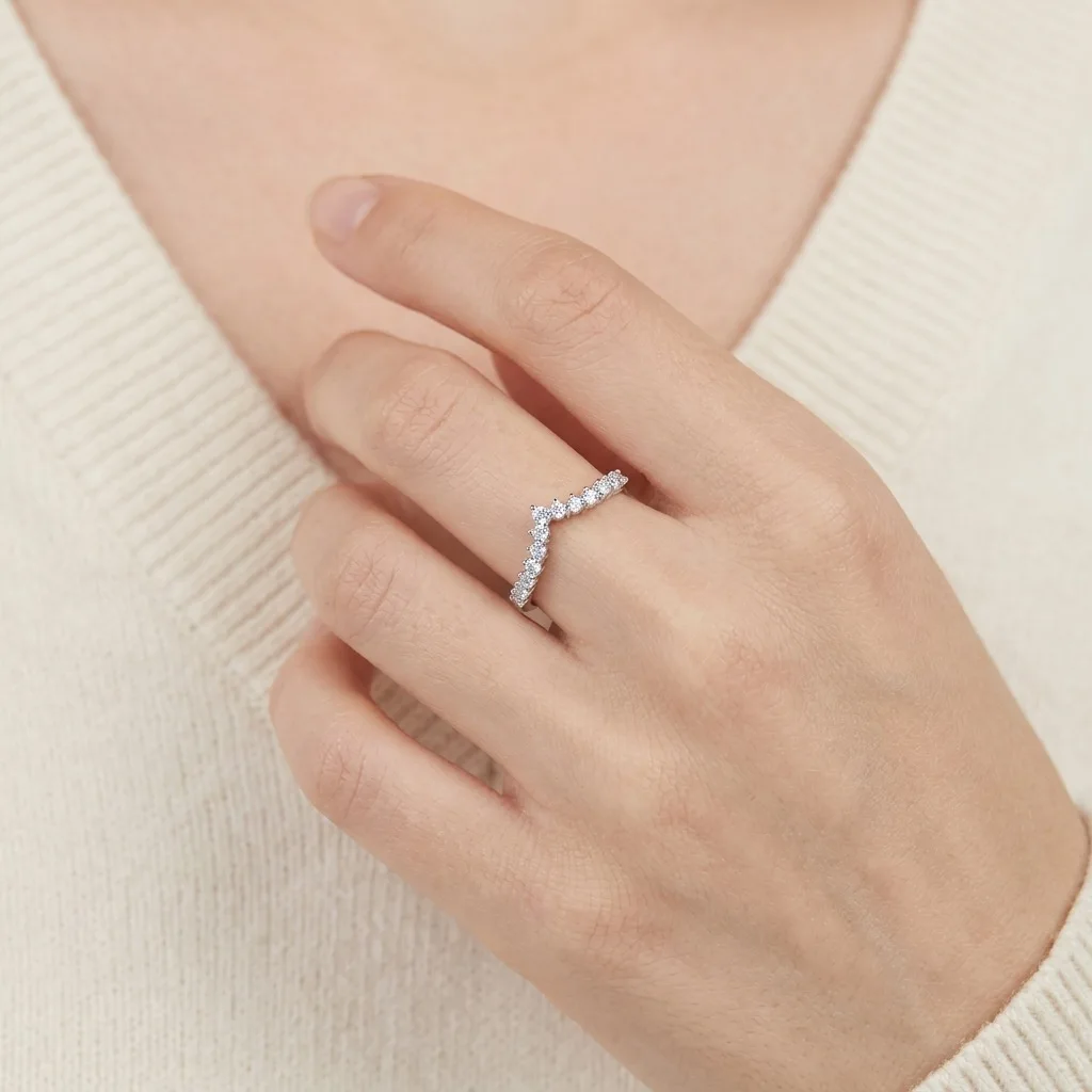 S925 pure silver ring with exquisite moissanite inlay, Korean version V-shaped moissanite ring, wedding engagement accessories, Valentine's Day/commemorative gifts, birthday gifts, anniversary gifts
S925 pure silver ring with exquisite moissanite inlay, Korean version V-shaped moissanite ring, wedding engagement accessories, Valentine's Day/commemorative gifts, birthday gifts, anniversary gifts