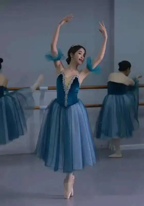 Professional ballet skirt, adult competition dance costume, navy blue children's gauze skirt, long skirt, fluffy skirt, ballet
Professional ballet skirt, adult competition dance costume, navy blue children's gauze skirt, long skirt, fluffy skirt, ballet