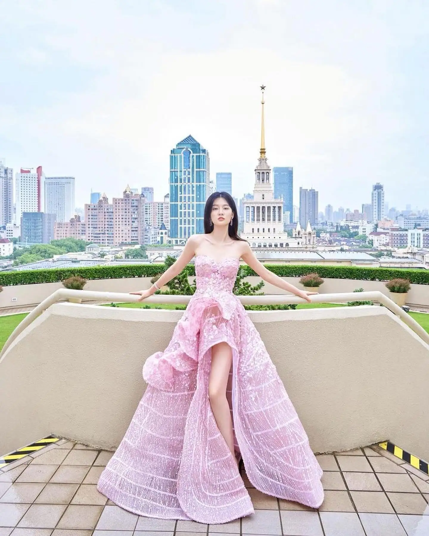 Customized Exquisite Appliques Strapless Floor Length Side Slit A-Line Organza Evening Dress Modern Sweep Train платье вечернее
Customized Exquisite Appliques Strapless Floor Length Side Slit A-Line Organza Evening Dress Modern Sweep Train платье вечернее