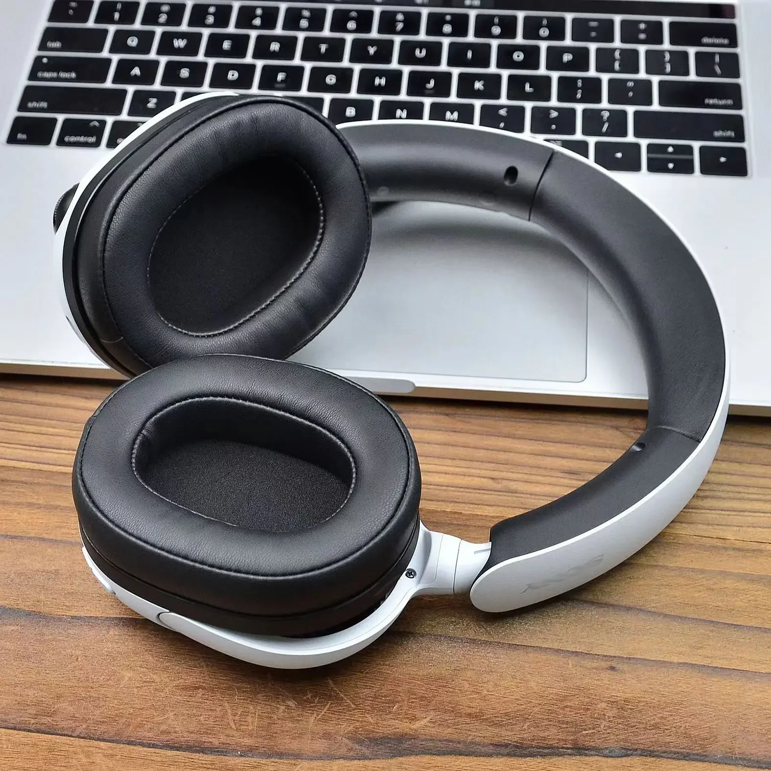 Replacement Ice gel Ear Pads with Plastic buckle for Sony INZONE H5 Gaming Headphones Earmuffs Ear pillows ear covers cushion
Replacement Ice gel Ear Pads with Plastic buckle for Sony INZONE H5 Gaming Headphones Earmuffs Ear pillows ear covers cushion