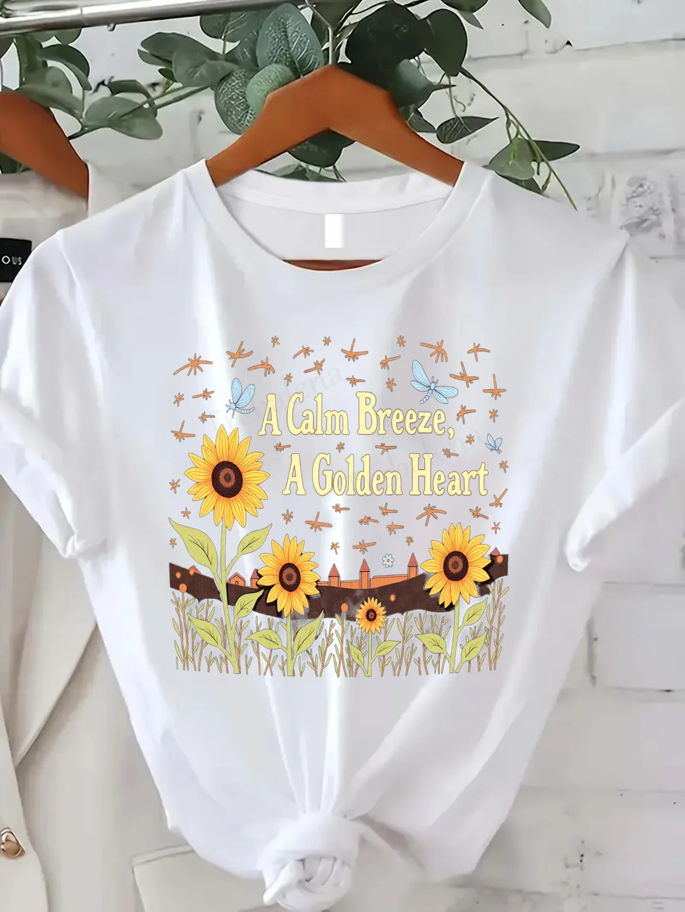 Удобная женская футболка с принтом «Женская футболка с подсолнухом «Calm Breeze Golden Heart»
Удобная женская футболка с принтом «Женская футболка с подсолнухом «Calm Breeze Golden Heart»