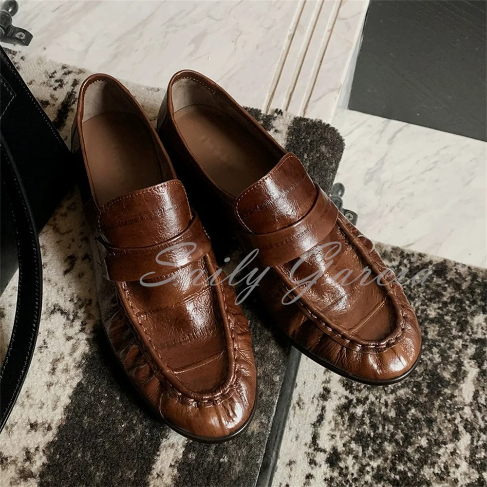 Vintage Unisex Crocodile Pattern Chunky Heel Flats One-Piece British Style Leather Flat Bottomed Loafers Women Single Shoes
Vintage Unisex Crocodile Pattern Chunky Heel Flats One-Piece British Style Leather Flat Bottomed Loafers Women Single Shoes