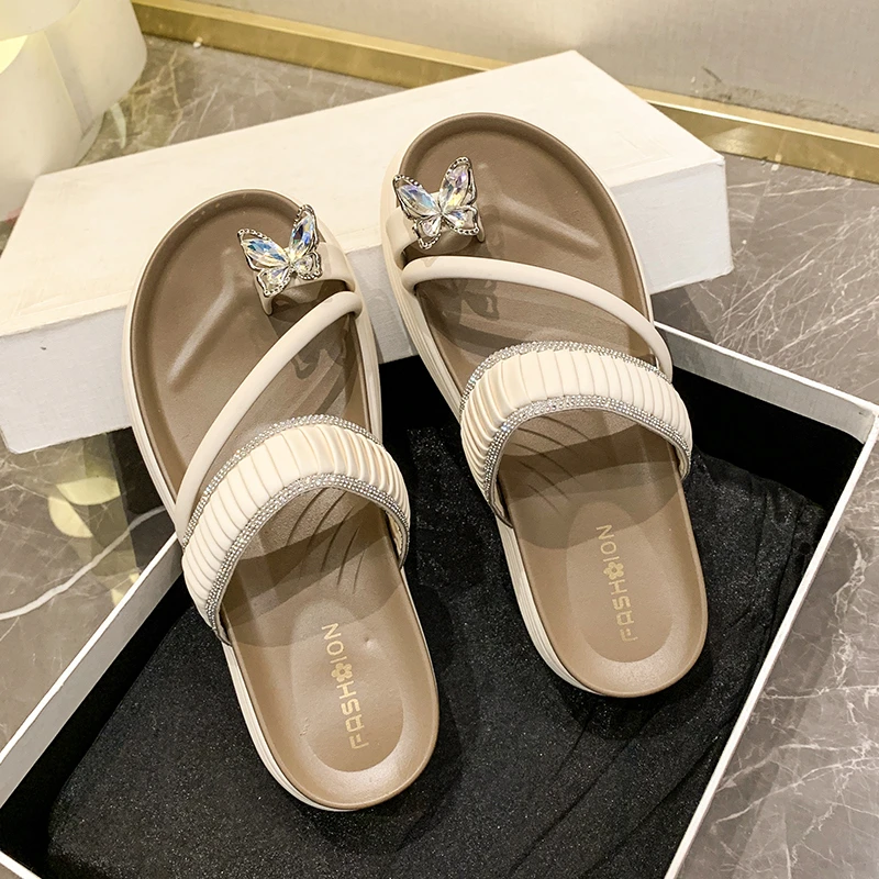 Women's summer flip-flops Fashion non-slip lightweight Sawiyi beach platform slippers butterfly decoration
Women's summer flip-flops Fashion non-slip lightweight Sawiyi beach platform slippers butterfly decoration