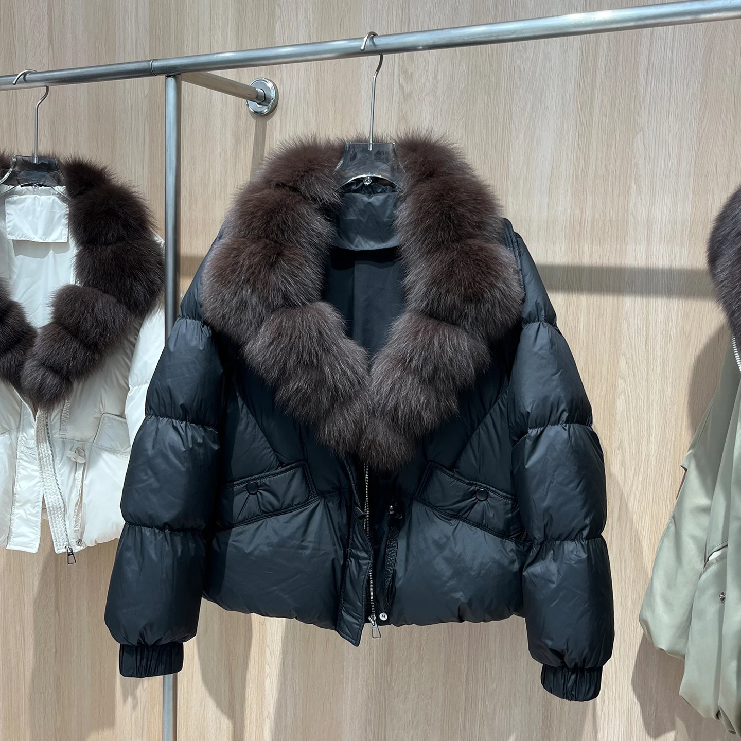 Natural Fur Collar down Jacket Women's Short Loose Fashion Warmth Outerwear 2026 New Style Premium Quality Duck down
Natural Fur Collar down Jacket Women's Short Loose Fashion Warmth Outerwear 2026 New Style Premium Quality Duck down