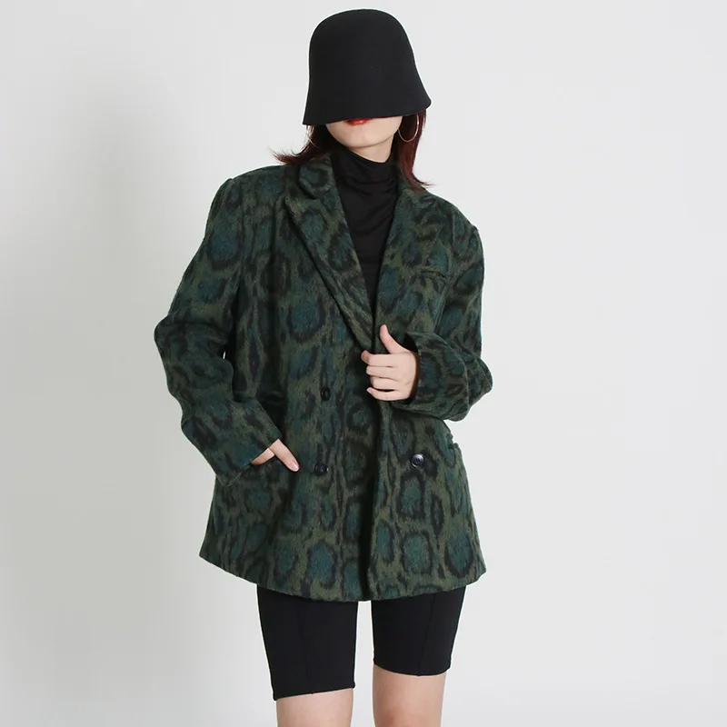 Trendy Style Retro Small Suit 2023 Autumn New Polo Collar Long Sleeve Green Leopard Print Loose Fashion Coat Women's Wear
Trendy Style Retro Small Suit 2023 Autumn New Polo Collar Long Sleeve Green Leopard Print Loose Fashion Coat Women's Wear