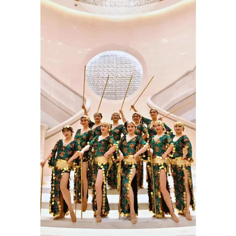 Customized Bellydance Costumes Golden Sequin Robe Headscarf Belt Oriental Dance Said Baladi Shabbi Robe Team performance costume
Customized Bellydance Costumes Golden Sequin Robe Headscarf Belt Oriental Dance Said Baladi Shabbi Robe Team performance costume