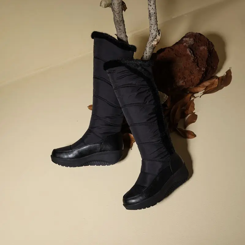 Модные женские сапоги до колена с круглым носком на танкетке 5 см, непромокаемые теплые плюшевые зимние сапоги без шнуровки, большой размер 42, осень
Модные женские сапоги до колена с круглым носком на танкетке 5 см, непромокаемые теплые плюшевые зимние сапоги без шнуровки, большой размер 42, осень