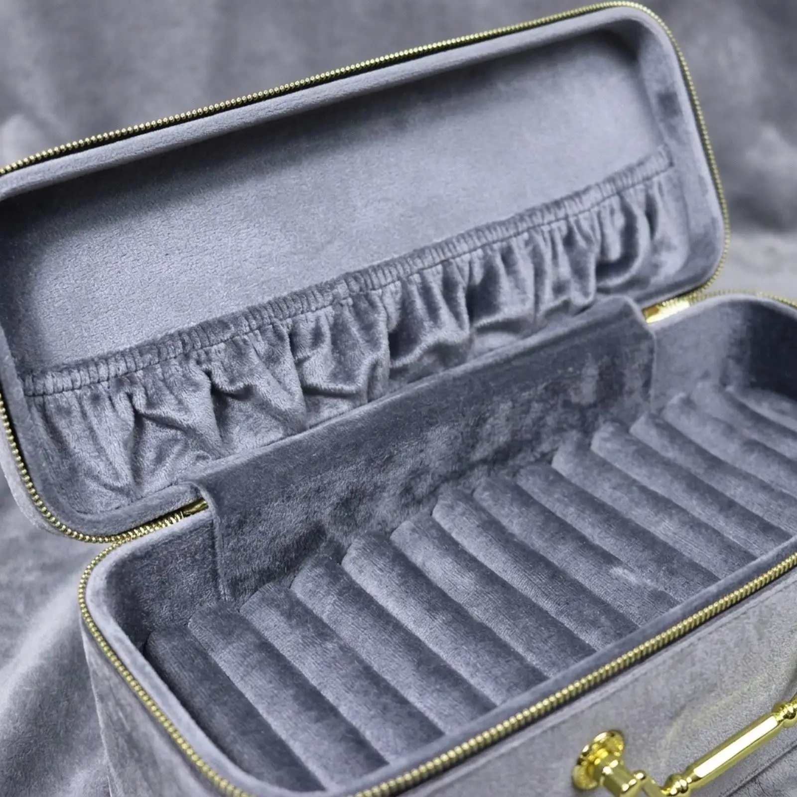 Bracelet Display Bangle Case Velvet Storage Jewelry Box Organizer for Showcasing Necklaces Rings and Gifts
Bracelet Display Bangle Case Velvet Storage Jewelry Box Organizer for Showcasing Necklaces Rings and Gifts