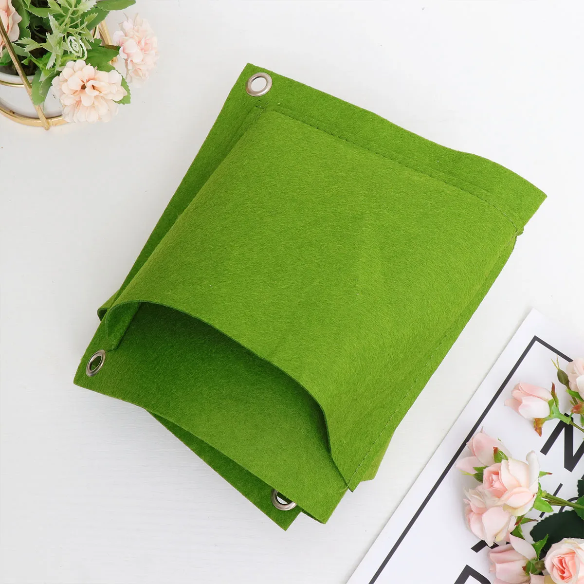 Wall Hanging Planting Bag Vertical Multi-Pocket Planter Felt Growing Bag for Home Balcony Garden Outdoor (Green, 3-pockets)
Wall Hanging Planting Bag Vertical Multi-Pocket Planter Felt Growing Bag for Home Balcony Garden Outdoor (Green, 3-pockets)