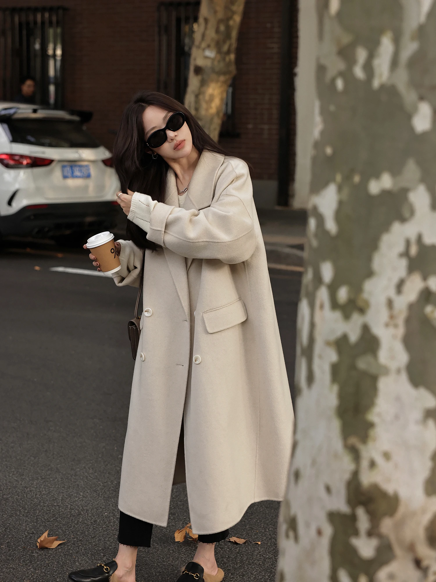 Double-Sided Wear Long Woolen Coat Women's Loose Warm Slimming Classic Camere Outerwear Faionable Winter Outerwear
Double-Sided Wear Long Woolen Coat Women's Loose Warm Slimming Classic Camere Outerwear Faionable Winter Outerwear